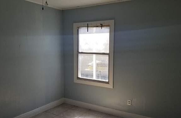 4th image of 1013 Mobile Dr