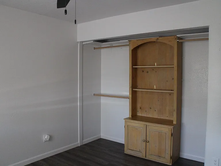 530 N Criss St — Photo 7