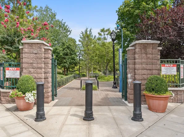 83 Liberty Place image 36 of 39