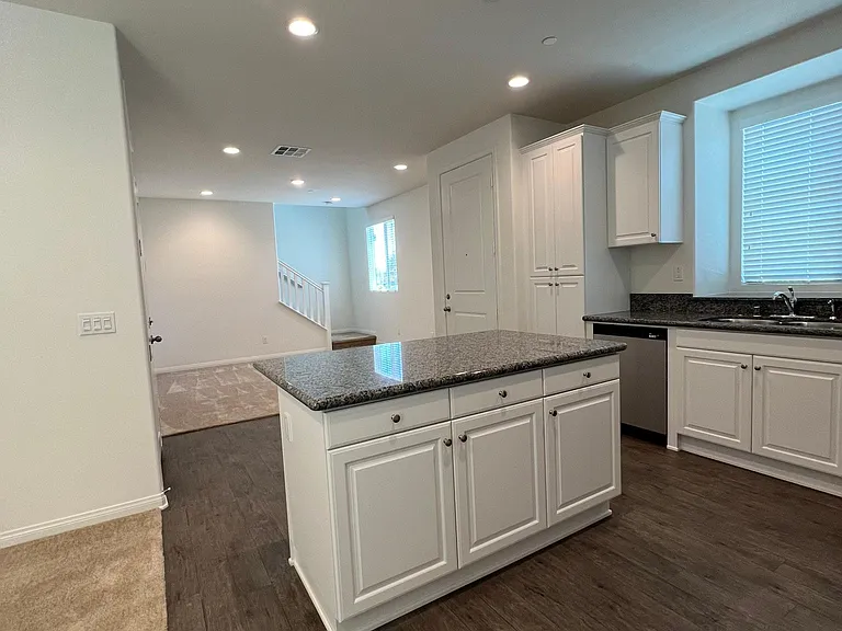 7528 Meridian St — Photo 9