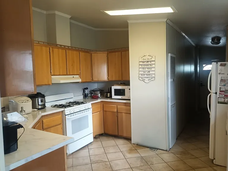 381 W 400 N — Photo 8