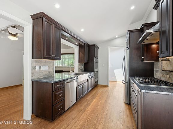 3rd image of 26 Melrose Ln