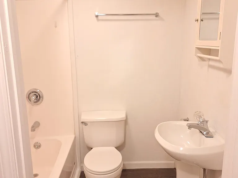 845 Warren St — Photo 19