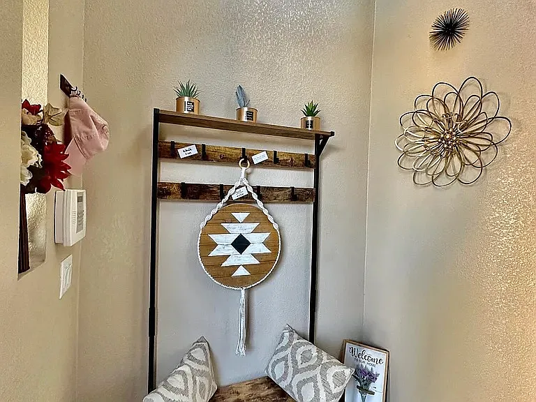 4 bed, 2026 sqft, $1,950 — Photo 3