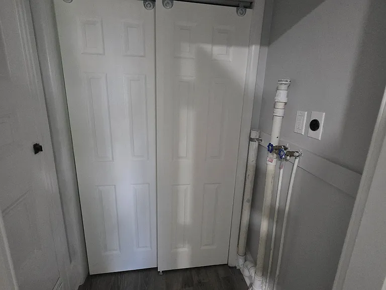 277 E Broadway — Photo 16