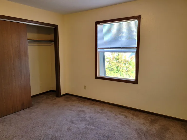 211 W Johnson St — Photo 19