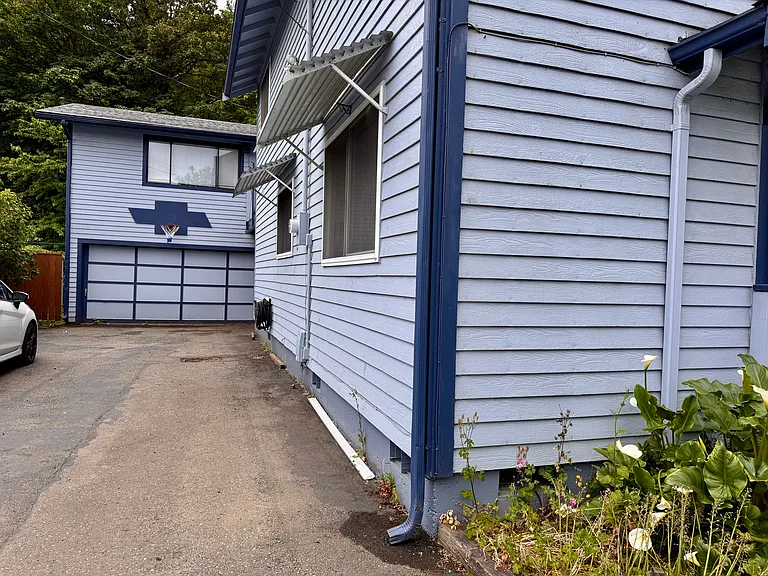 215 S 11th St — Photo 2