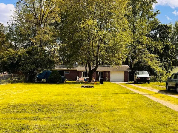 1103 E 25th St, Muncie, IN 47302