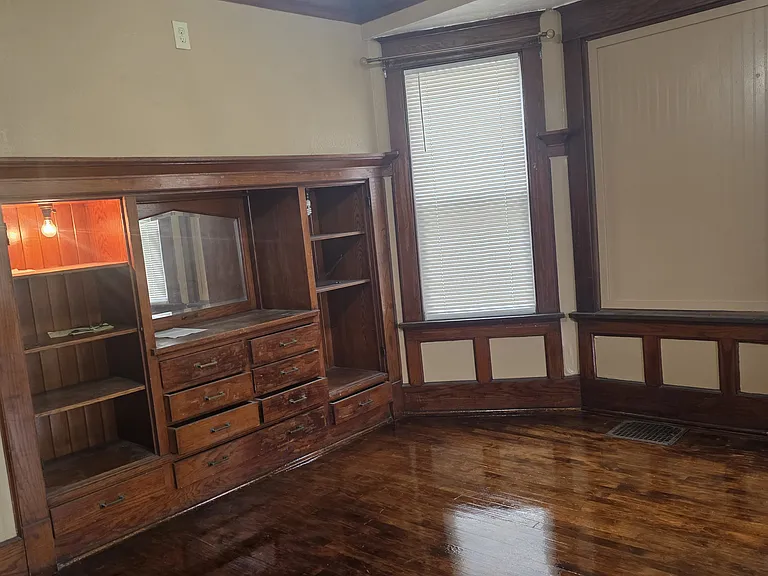 3400 N Vel R Phillips Ave — Photo 3
