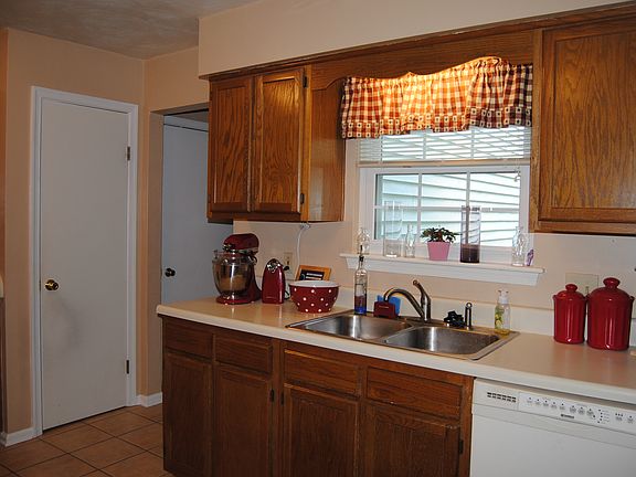 5th image of 2621 Edgehill Ave