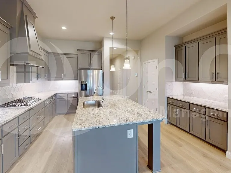 1005 Whitehall Ln — Photo 4