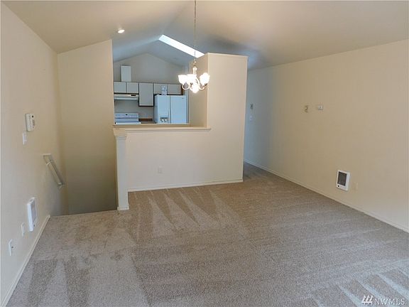 5th image of 6528 NE Pine St