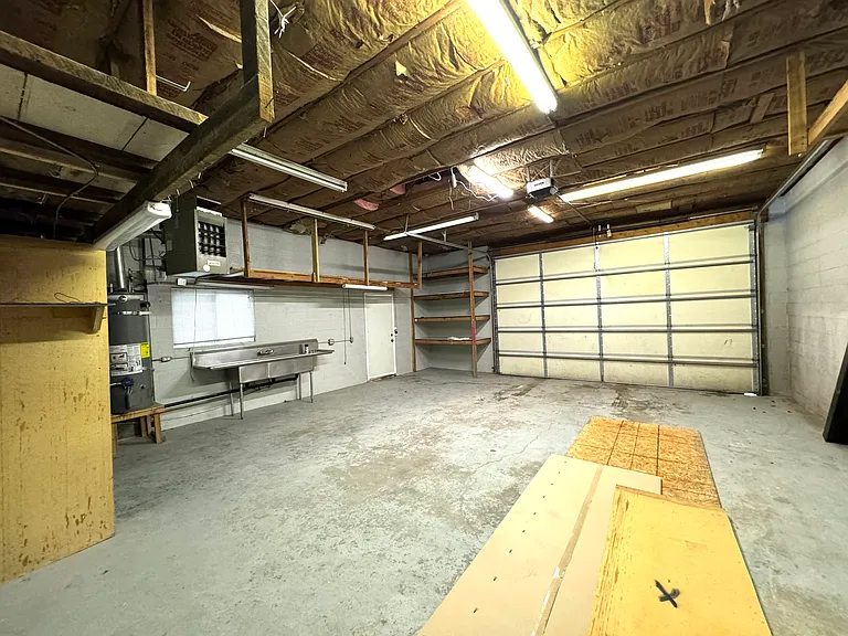 1213 S Windsor St — Photo 35