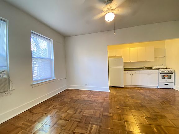 2nd image of 755-57 W Cornelia Ave #306