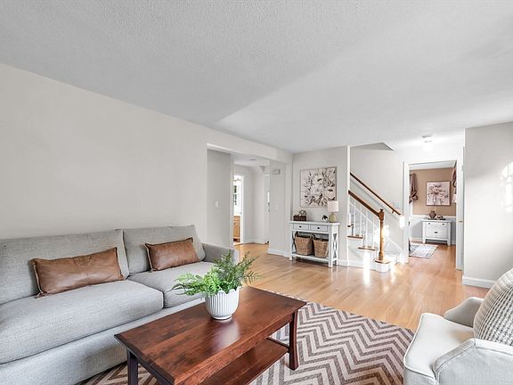 4th image of 37 Nevins Ave