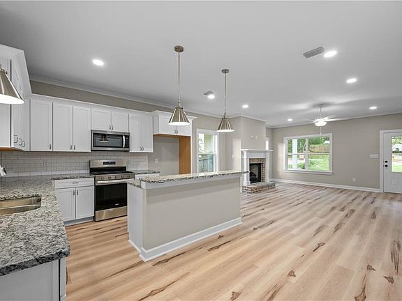 5th image of 259 Border Dr W