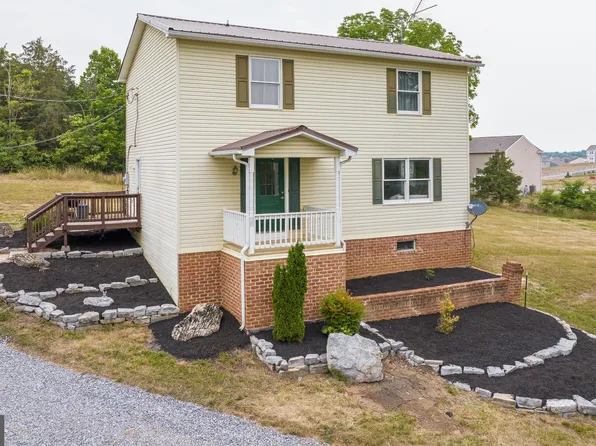 639 Crawford Quarry Rd, Falling Waters, WV 25419
