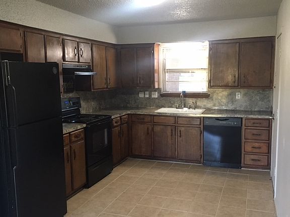 3rd image of 708 Primrose Dr