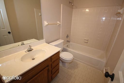 4th image of 3875 Glencoe Dr