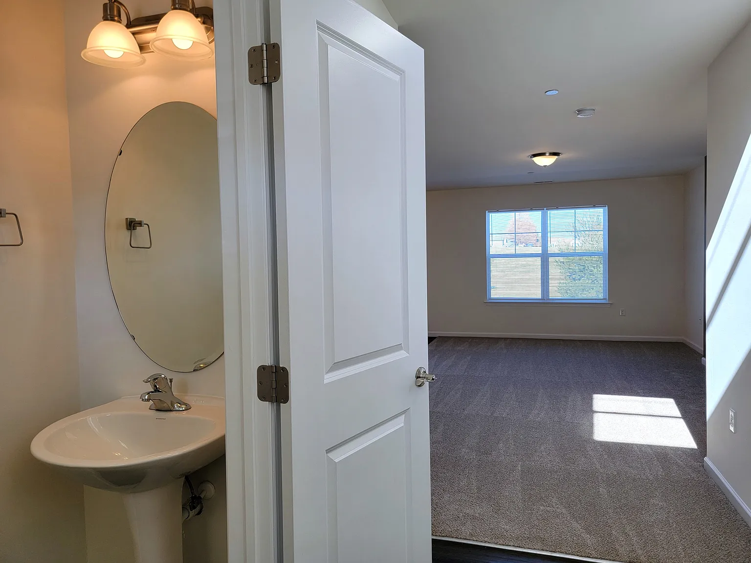 3 bed, 2.5 bath, 1400 sqft, $1,950 — Photo 3