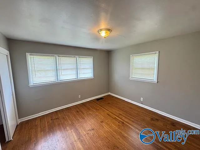 1114 Retlaw St NW — Photo 18