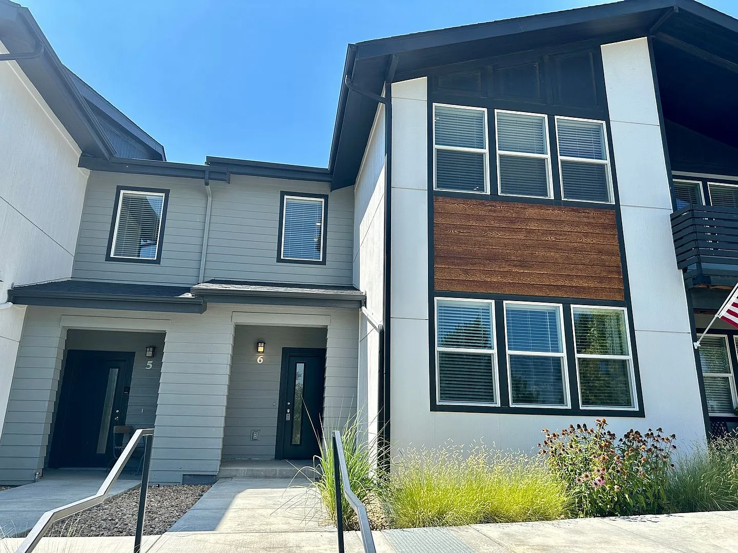 2 bed, 2.0 bath, 1383 sqft, $2,250 — Photo 1