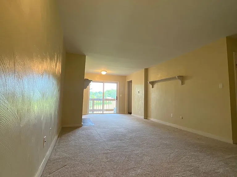 704 Torrey Ln — Photo 4