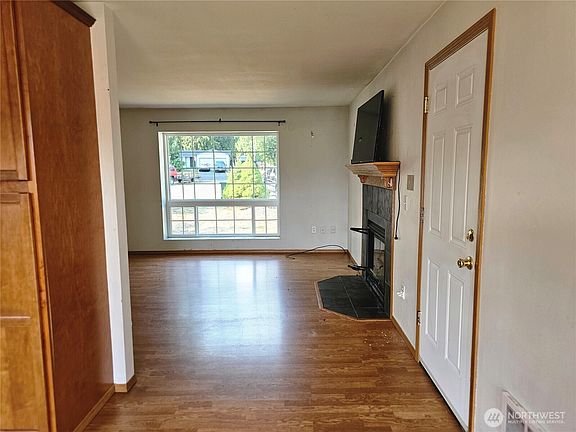 4th image of 9706 203rd Avenue Ct E