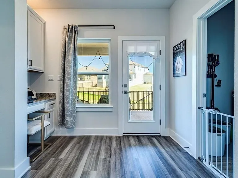 220 Sawtooth Mountain Way — Photo 9