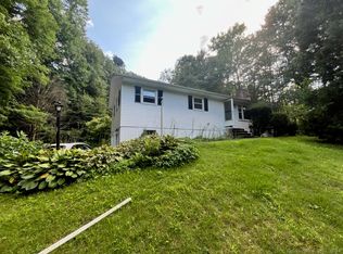 31 Birdsview Ave, New Hartford, CT 06057