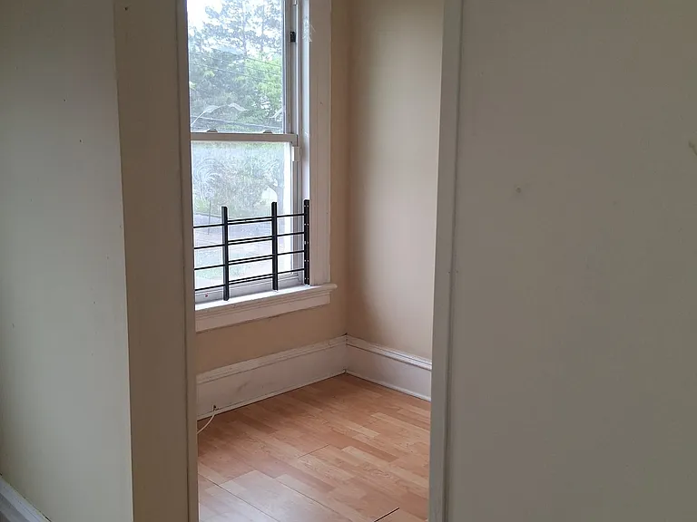 137 Sherwood Ave — Photo 16