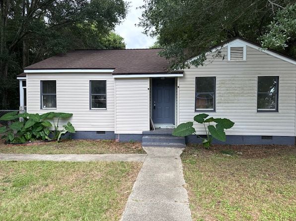 4 Redwood Cir