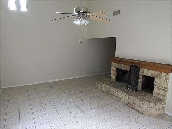 3rd image of 725 Alice Ln