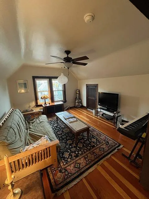 Building Photo - 1205 Jenifer St #3