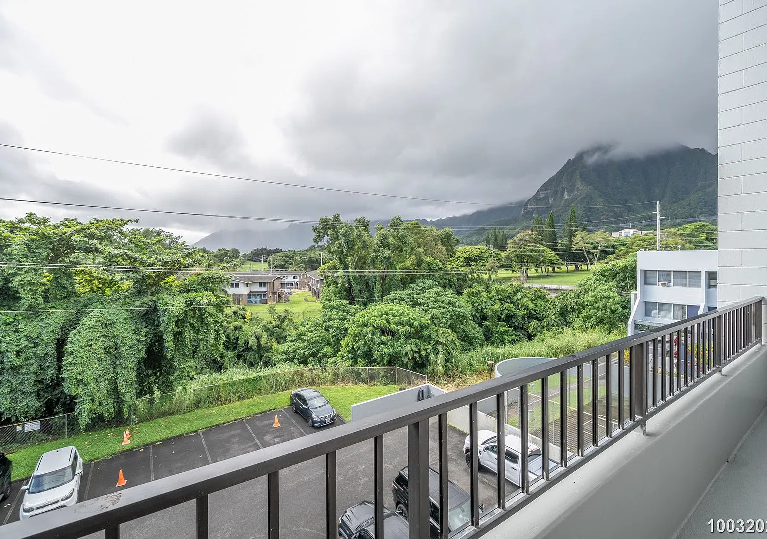 Renovated 2-Bedroom Condo in Kaneohe: Ko'olau Mountain Views, In-Unit Laundry, Pool & Tennis — Photo 3