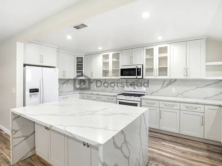 7414 Lasaine Ave — Photo 9