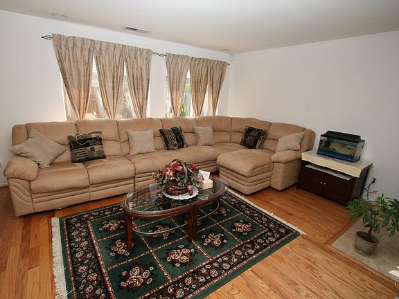 LOOK AT THE SIZE OF THIS FAMILY ROOM!!! A TRY RARE FIND FLOOR PLAN.