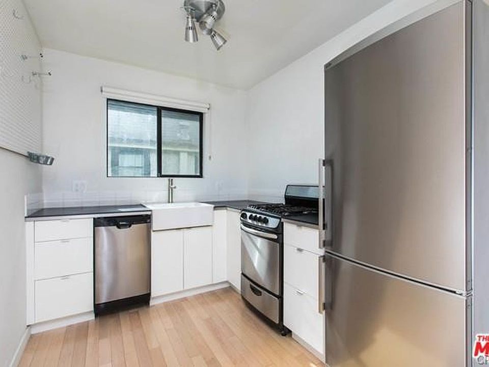 1st image of 410 N Hayworth Ave