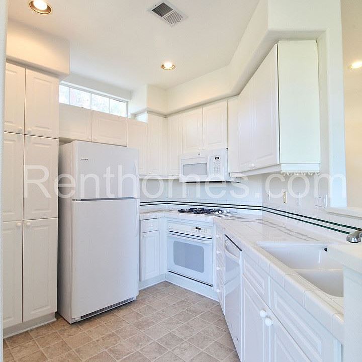 1st image of 10756-264 Sabre Hill Dr