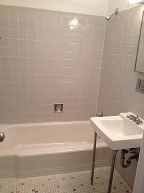2nd image of 6001 N Kenmore Ave APT 504