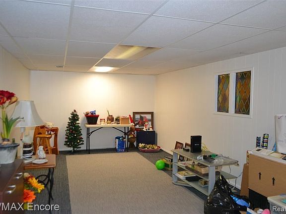 5th image of 382 Hillcrest Ct