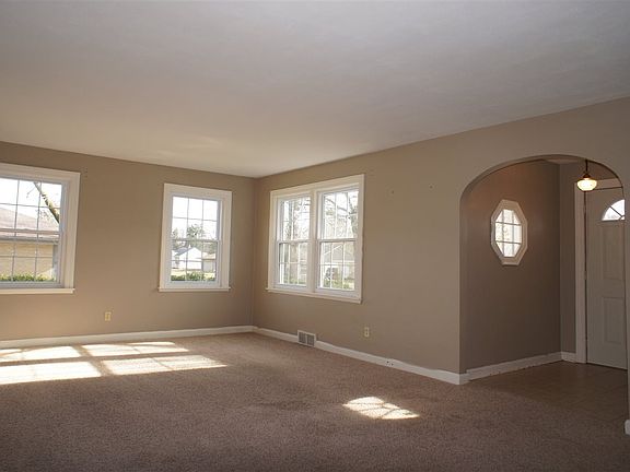 4th image of 2223 Glenwood Ave