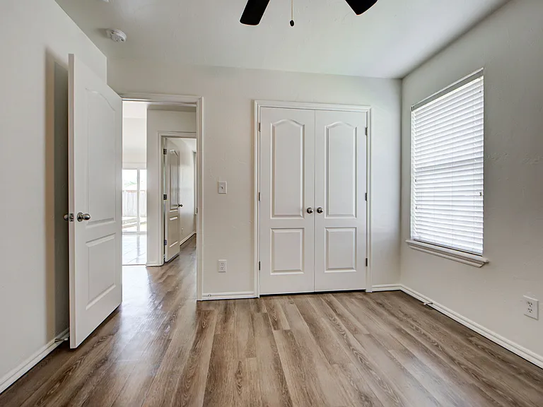 608 Cavecreek St — Photo 34