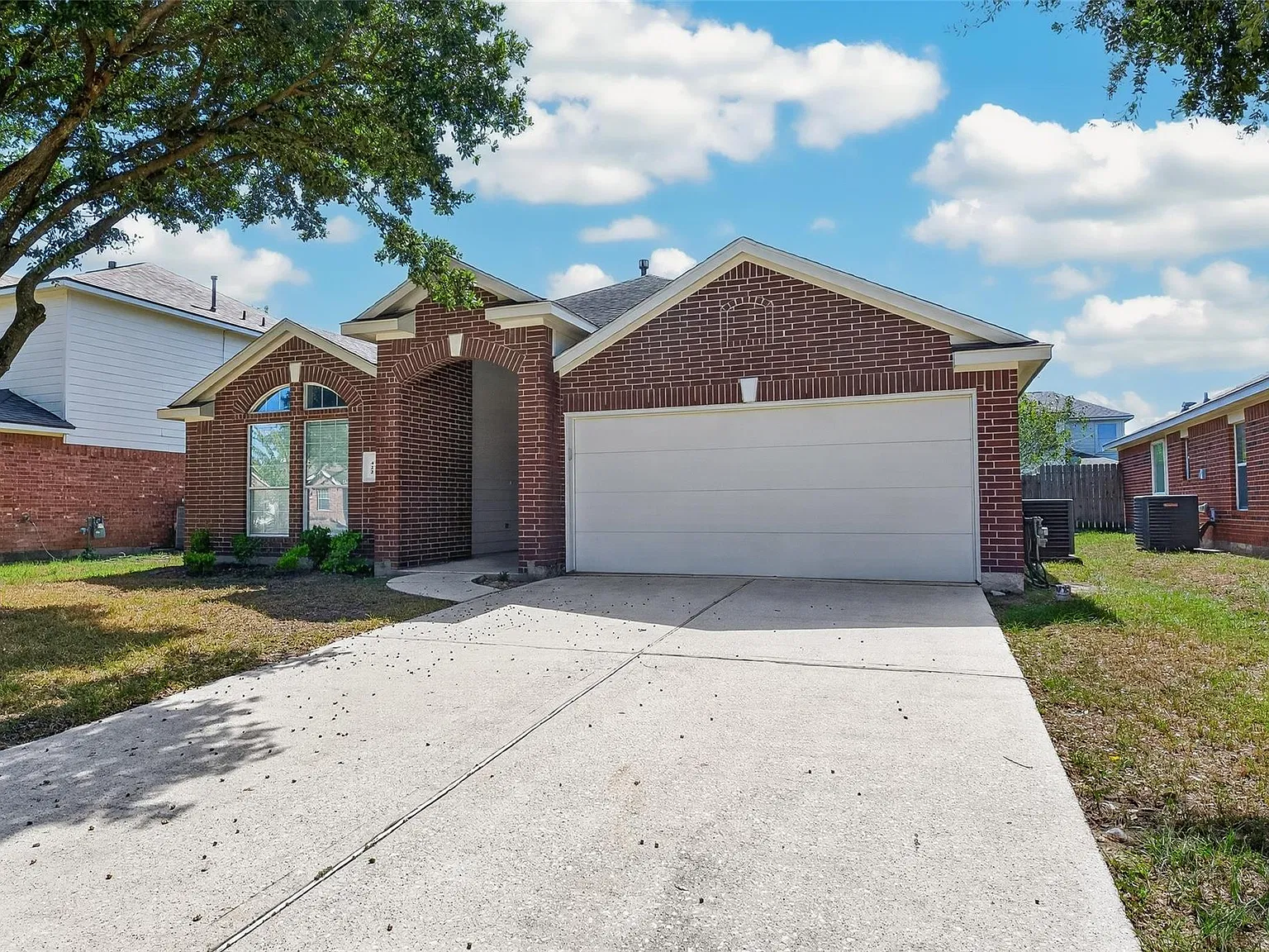 4 bed, 2.0 bath, 1876 sqft, $1,900 — Photo 4
