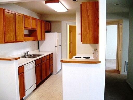 3rd image of 100 Pine St APT 5