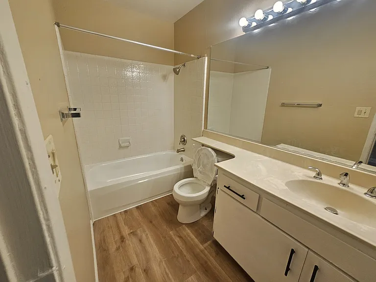 2203 Greenfield Dr — Photo 8