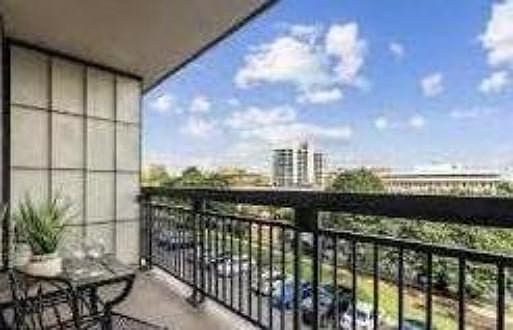 1st image of 801 N Pitt St APT 215