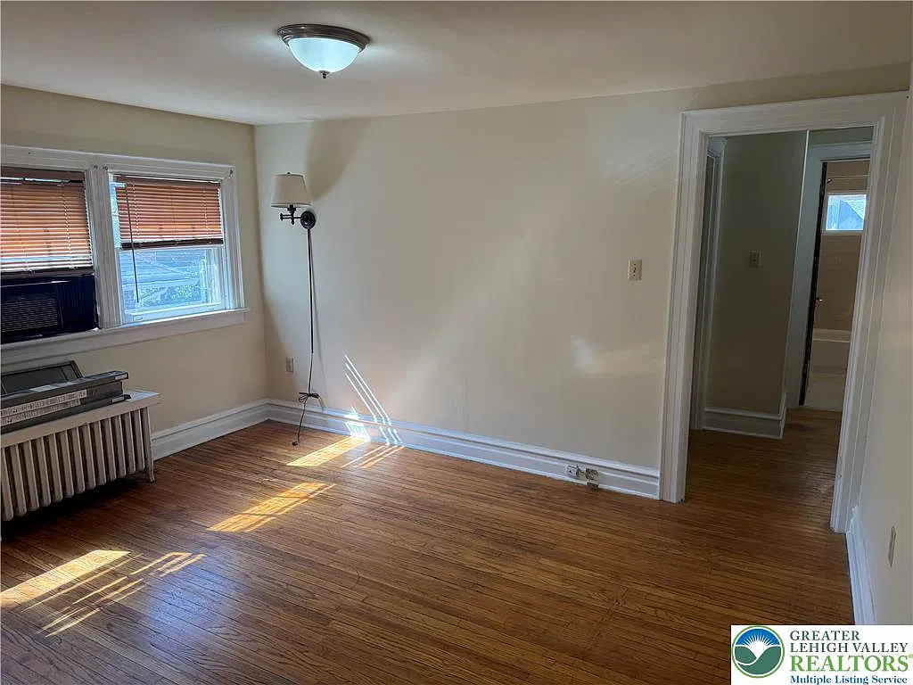 1 bed, 1.0 bath, 400 sqft, $1,095 — Photo 4