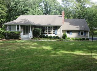 2 Thorne Ln, Armonk, NY 10504