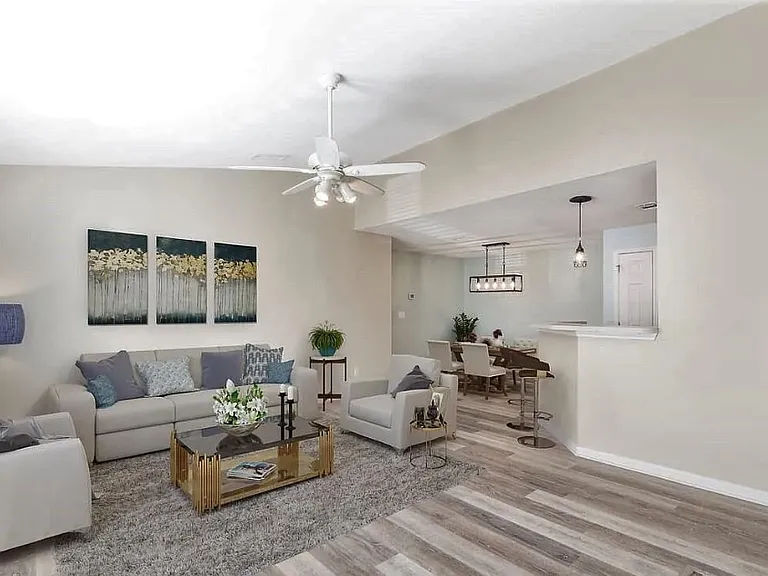 13727 Richmond Park Dr N #105 — Photo 5